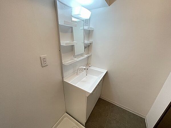 画像8:ゆったりとスペースのある洗面所
