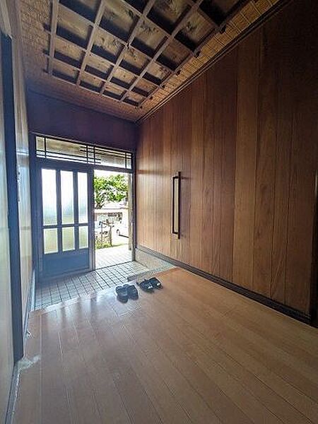 玄関を拡大表示