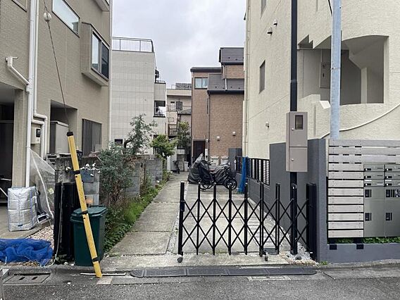 北側道路正面