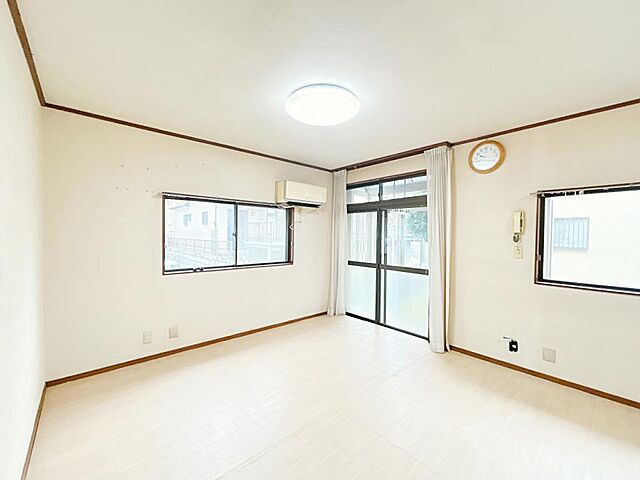 リビング/ダイニング 松戸市六高台8丁目141-4