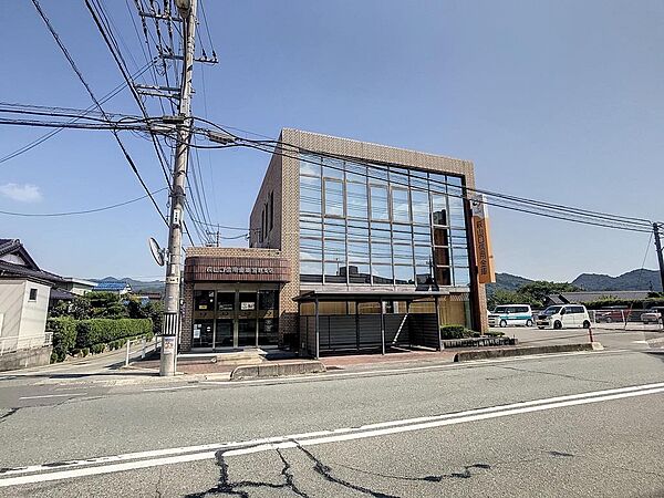 画像9:萩山口信用金庫宮野支店(657m)