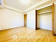 採光と開放感がもたらす、心地よいくつろぎの空間。やわらかい自然光が心地よさをもたらします。