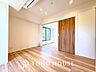 室内：リラックスと居心地の良さが共鳴するくつろぎのリビング空間。暮らしの中心であり、心の安らぎをもたらします。