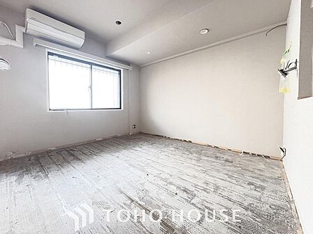 「LDKは家族だんらんをデザイン」。広いLDKでは家族が集まり一緒の時間がすごせる工夫がされております。何気ない一日の当たり前のひとコマがいつか一生の宝物になります。