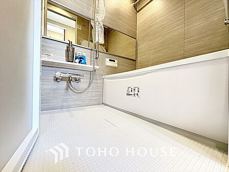 浴室暖房乾燥機を完備し、夜間や雨天時のお洗濯も安心の浴室設備。