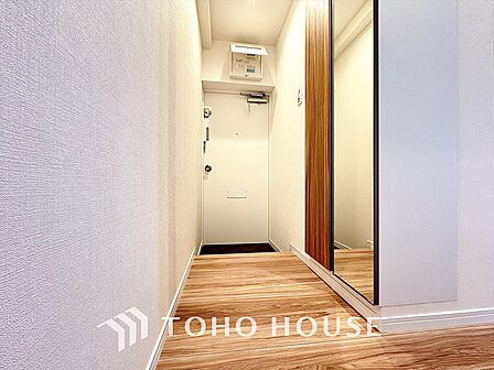 光と風が心地よい、開放感ある室内。暮らしに彩りを添える、洗練された住まい。