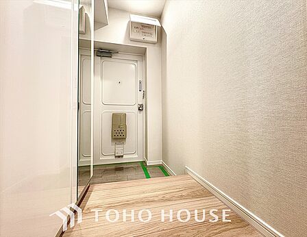 落ち着いた雰囲気の玄関、家族の帰りを暖かく迎えてくれます。