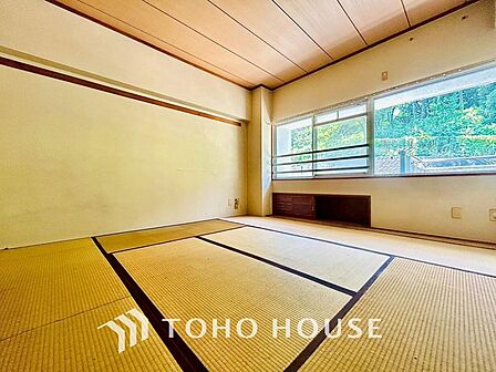 一日の疲れを癒やしてくれる主寝室。時を忘れて過ごす場所として過ごせるお部屋。