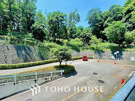 その豊かな眺望にふさわしい空間には、通風・採光にも優れ、心地よい光と風があふれています。
