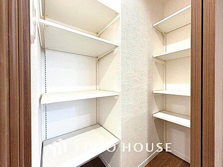お子様のおもちゃやゴルフバック等、大きなお荷物をお持ちの方や、お荷物が多い方でも安心のスペースです。