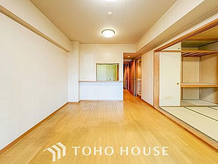 リビングがつなぐ、心と空間。家族が共に過ごす理想の場所がここにあります。