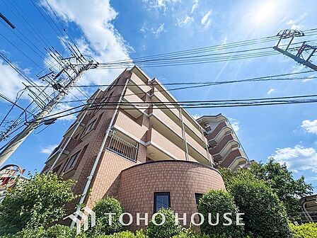 住まいが放つ、洗練された存在感。外観が映し出す、新しい生活の幕開け。