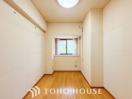 光と風が心地よい、開放感ある室内。暮らしに彩りを添える、洗練された住まい。