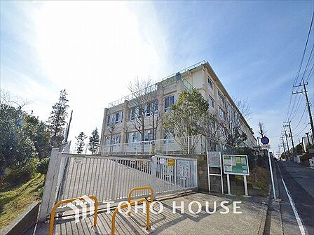 川崎市立南百合丘小学校 距離約650m