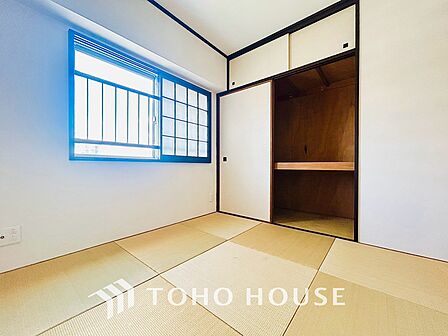 畳の香りに包まれる和室。静かな時間を楽しむ、心落ち着く空間を提供します。