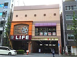ライフ 神田和泉町店（63m）
