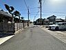 外観：前面道路含む現地写真