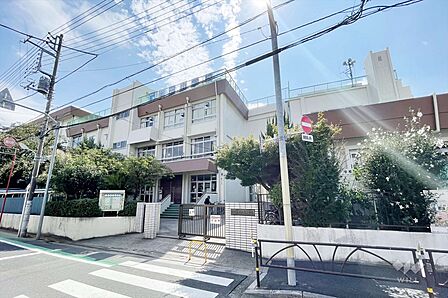 半田小学校[公立]の外観