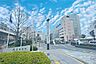 周辺：足立区役所の外観