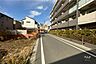 その他：敷地南側の前面道路（東側から）