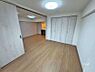 子供部屋：【洋室】6.8帖あるお部屋。子どもたちが成長してものびのびお部屋で過ごすことができます。