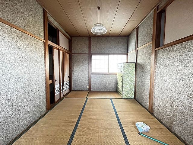 室内 下新川郡入善町墓ノ木396