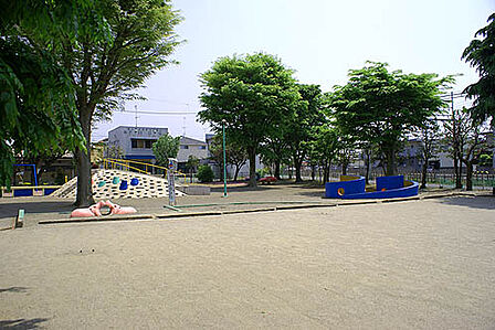 寿町公園 739m