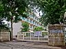 周辺：所沢市立安松小学校まで徒10分729ｍ！毎日の通学負担を軽減できる、子育て世帯に嬉しい環境。