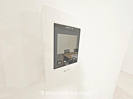 便利なTVモニター付きインターホンです。来客を画面で確認でき、安心して応対できる、防犯性の高い設備です。