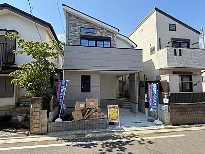 外観:【外観】重厚感のある落ち着いた外観です。周囲の環境と美しく調和し、安心感のある佇まいが来客時にも好印象を与えます。 外観:【外観】重厚感のある落ち着いた外観です。周囲の環境と美しく調和し、安心感のある佇まいが来客時にも好印象を与えます。