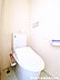 トイレ：【トイレ】清潔感のあるトイレ空間です。シンプルな仕様でお手入れもしやすく、日常使いに安心して使える設備です。