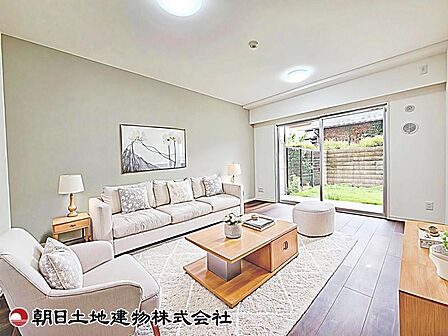 【リビング】無駄を省いたリビング空間です。必要な家具を配置しても圧迫感が出にくく、すっきりと暮らせます。(家具等はCG加工です)