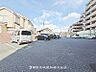 駐車場：敷地内にお車を停められる便利な駐車場スペース。お買い物帰りや雨の日のお出かけ、重い荷物の出し入れもスムーズです。