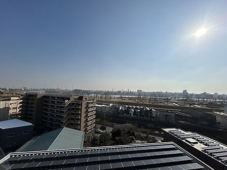 前面に高い建物もなく風通し・眺望良好です♪