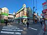 周辺：【コンビニエンスストア】ファミリーマート 松戸駅前店まで124ｍ