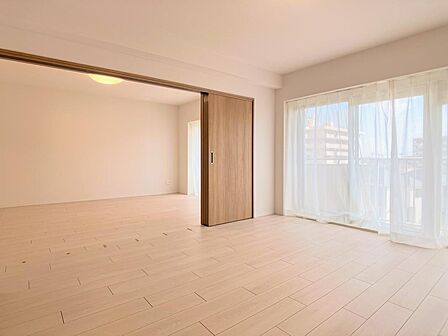 洋室8.1帖の引き戸を開放してLDと繋げて広々空間もできます。