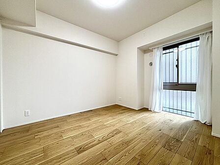 シンプルだからこそ、自分好みにアレンジしやすい一部屋です。