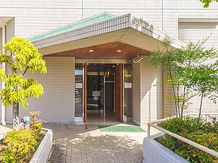 管理体制の良さがうかがえるエントランス