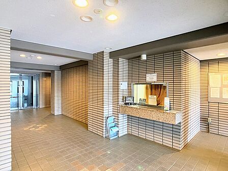 マンションには日勤で管理人がいるので清掃が行き届き、共有スペースはいつも綺麗に保たれています。困ったことなどもすぐに相談できて安心感があります。