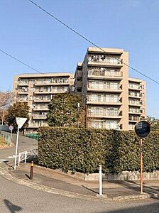 外観：◎２駅利用可徒歩圏の好立地♪◎３方角部屋につき開放感あり♪通風良好♪南東向きにつき日あたり良好