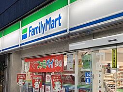 【コンビニエンスストア】ファミリーマート 新宿アイタウン店まで568ｍ