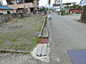 周辺：前面道路を含む現地写真です。