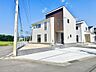 外観：建築現場の様子です。建物は順調に形作られており、長期優良住宅ならではの強固な構造が確認できます。周辺は閑静な住宅街で、これから新しい暮らしが始まるワクワク感を感じられる、魅力的なロケーションです。