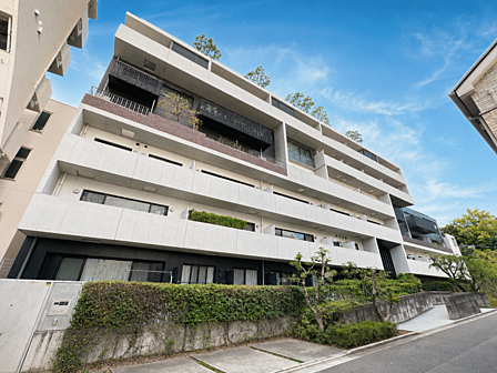 駅近ですが、周辺は閑静な住宅街です。
