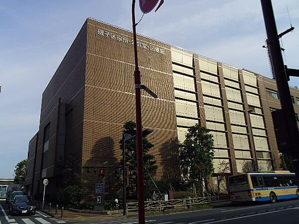 画像19:横浜市磯子区役所（282m）