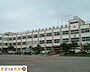 周辺：足立区立大谷田小学校 徒歩7分。 490m