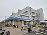 周辺：イズミヤ小林店 徒歩23分。食料品は21：00まで営業していますので、お仕事帰りも夜遅くにも立ち寄ることができます。駐車場あり。 1790m