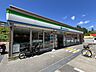 周辺：ファミリーマート逆瀬台一丁目店 徒歩5分。24時間営業ですので、早朝や深夜のお買い物にも大変便利ですね。駐車場ありですので送るまでも安心してお立ちよりいただけます。 340m