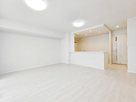広々としたリビングで、明るい日が差し込みます!