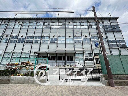 西宮市立安井小学校 徒歩12分。 890m